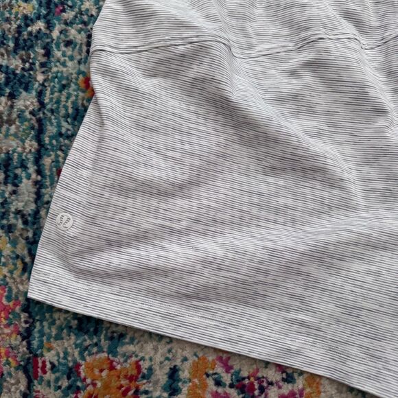 Lululemon On The Fly Short *2.5" Wee Are From Space Nimbus Battleship Size 12 - Picture 3 of 7